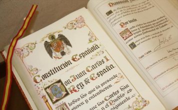 HISTORIAS DE LA HISTORIA: La Constitución Española de 1978 Créditos a su autor. El propietario de esta imagen es el titular de sus derechos.