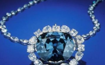 HISTORIAS DE LA HISTORIA: El diamante Hope Créditos a su autor. El propietario de esta imagen es el titular de sus derechos.