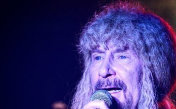 CONEXIÓN LATINA con MANUEL MARTÍNEZ Créditos a su autor. El propietario de esta imagen es el titular de sus derechos.