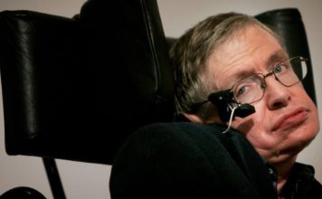 HISTORIAS DE LA HISTORIA: Stephen Hawking Créditos a su autor. El propietario de esta imagen es el titular de sus derechos.