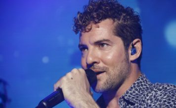 EL DISCO DEL AÑO: David Bisbal, Tú y yo Créditos a su autor. El propietario de esta imagen es el titular de sus derechos.