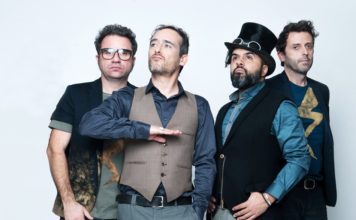 EL DISCO DEL AÑO: Love of lesbian, El gran truco final Créditos a su autor. El propietario de esta imagen es el titular de sus derechos.