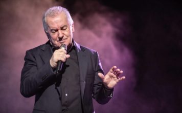 EL DISCO DEL AÑO: Víctor Manuel, Casi nada está en su sitio Créditos a su autor. El propietario de esta imagen es el titular de sus derechos.