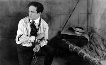 HISTORIAS DE LA HISTORIA: Harry Houdini Créditos a su autor. El propietario de esta imagen es el titular de sus derechos.