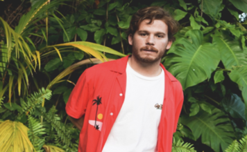 CONEXIÓN LATINA con SIMON GROSSMANN Créditos a su autor. El propietario de esta imagen es el titular de sus derechos.