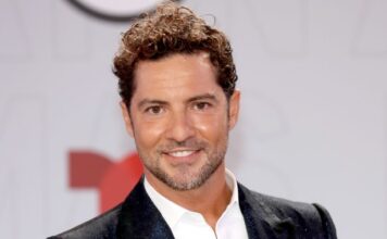 EL GRAN KARAOKE 1×01 Créditos a su autor. El propietario de esta imagen es el titular de sus derechos.