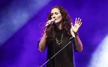 CONEXIÓN LATINA con ROSA CEDRÓN Créditos a su autor. El propietario de esta imagen es el titular de sus derechos.