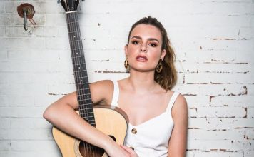 CONEXIÓN LATINA con CHULE Créditos a su autor. El propietario de esta imagen es el titular de sus derechos.