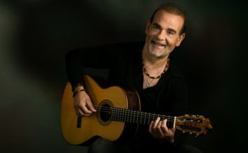 CONEXIÓN LATINA con JUAN CARMONA Créditos a su autor. El propietario de esta imagen es el titular de sus derechos.