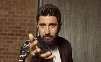 EL DISCO DEL AÑO: Álex Ubago. 20 años Créditos a su autor. El propietario de esta imagen es el titular de sus derechos.