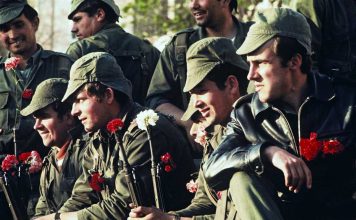 HISTORIAS DE LA HISTORIA: La Revolución de los Claveles Créditos a su autor. El propietario de esta imagen es el titular de sus derechos.