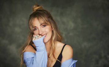 CONEXIÓN LATINA con PAULA MATTHEUS Créditos a su autor. El propietario de esta imagen es el titular de sus derechos.