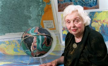 HISTORIAS DE LA HISTORIA: Marie Tharp Créditos a su autor. El propietario de esta imagen es el titular de sus derechos.