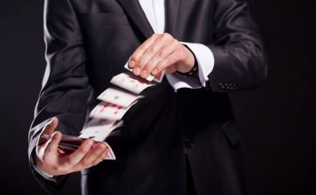 CUENTOS DE MEDIANOCHE: El Mago Créditos a su autor. El propietario de esta imagen es el titular de sus derechos.