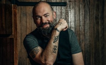 EL DISCO DEL AÑO: Santiago Cruz, Nueve Créditos a su autor. El propietario de esta imagen es el titular de sus derechos.