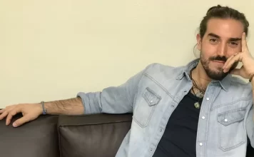 EL DISCO DEL AÑO – Andrés Suárez – Viaje de ida y vuelta Créditos a su autor. El propietario de esta imagen es el titular de sus derechos.