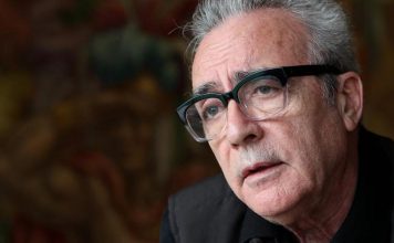 CUENTOS DE MEDIANOCHE: Ella me esperaba en la farmacia Créditos a su autor. El propietario de esta imagen es el titular de sus derechos.