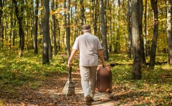 CUENTOS DE MEDIANOCHE: El Extranjero Créditos a su autor. El propietario de esta imagen es el titular de sus derechos.