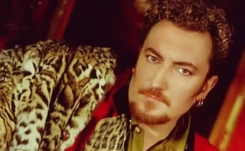 HISTORIAS DE LA HISTORIA: Tino Casal Créditos a su autor. El propietario de esta imagen es el titular de sus derechos.