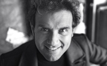 CONEXIÓN LATINA con MAXI MARTÍNEZ Créditos a su autor. El propietario de esta imagen es el titular de sus derechos.