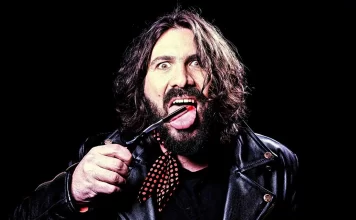 EL GARAJE con ALBERTUCHO Créditos a su autor. El propietario de esta imagen es el titular de sus derechos.