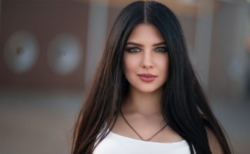 CUENTOS DE MEDIANOCHE: Miss Universo de ojos color verde venus Créditos a su autor. El propietario de esta imagen es el titular de sus derechos.