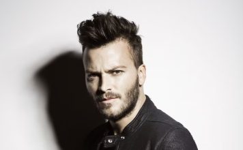 EL DISCO DEL AÑO: Gusi, mi fiesta favorita Vol. 1 Créditos a su autor. El propietario de esta imagen es el titular de sus derechos.