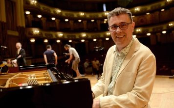 PRIMER PLANO con ALBERTO CONDE Créditos a su autor. El propietario de esta imagen es el titular de sus derechos.