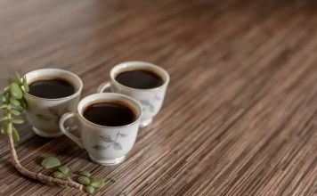 CUENTOS DE MEDIANOCHE: Tres tazas de té Créditos a su autor. El propietario de esta imagen es el titular de sus derechos.
