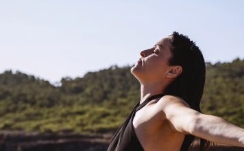 LO QUE NO SE DICE con RUTH ALHAMBRA Créditos a su autor. El propietario de esta imagen es el titular de sus derechos.