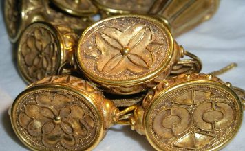 CUENTOS DE MEDIANOCHE: El tesoro Créditos a su autor. El propietario de esta imagen es el titular de sus derechos.