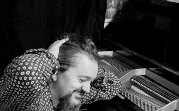 LO QUE NO SE DICE con LORENZO MOYA Créditos a su autor. El propietario de esta imagen es el titular de sus derechos.