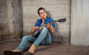 PRIMER PLANO con FEHR RIVAS Créditos a su autor. El propietario de esta imagen es el titular de sus derechos.