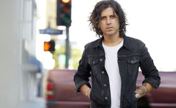 EL GARAJE 5×42 Créditos a su autor. El propietario de esta imagen es el titular de sus derechos.