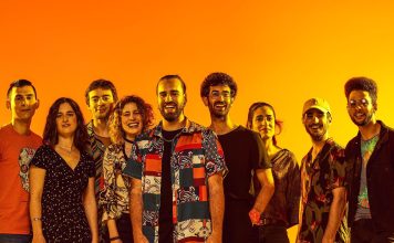 CONEXIÓN LATINA con CHITA y CAPINÀS Créditos a su autor. El propietario de esta imagen es el titular de sus derechos.