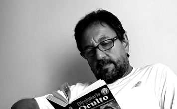 CUENTOS DE MEDIANOCHE: Los Monstruos Créditos a su autor. El propietario de esta imagen es el titular de sus derechos.