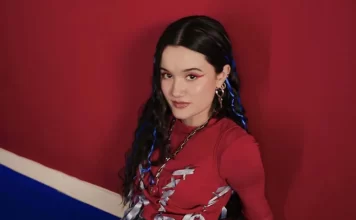 EL DISCO DEL AÑO: Joaquina, Al romper la burbuja Créditos a su autor. El propietario de esta imagen es el titular de sus derechos.