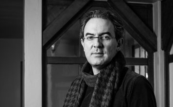 CUENTOS DE MEDIANOCHE: Los curiosos Créditos a su autor. El propietario de esta imagen es el titular de sus derechos.