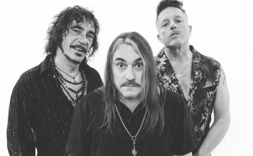 EL GARAJE con CICLONAUTAS Créditos a su autor. El propietario de esta imagen es el titular de sus derechos.