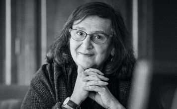 CUENTOS DE MEDIANOCHE: La ventana Créditos a su autor. El propietario de esta imagen es el titular de sus derechos.