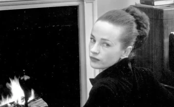 CUENTOS DE MEDIANOCHE: La alfombra de rosas Créditos a su autor. El propietario de esta imagen es el titular de sus derechos.