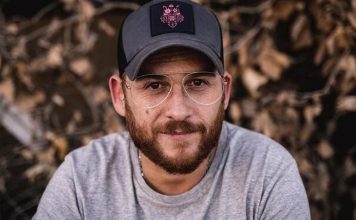 CONEXIÓN LATINA con COYOTE DAX y JAVI MEDINA Créditos a su autor. El propietario de esta imagen es el titular de sus derechos.