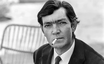 CUENTOS DE MEDIANOCHE: Lejana