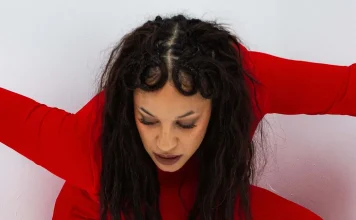 PRIMER PLANO con AMYNATA